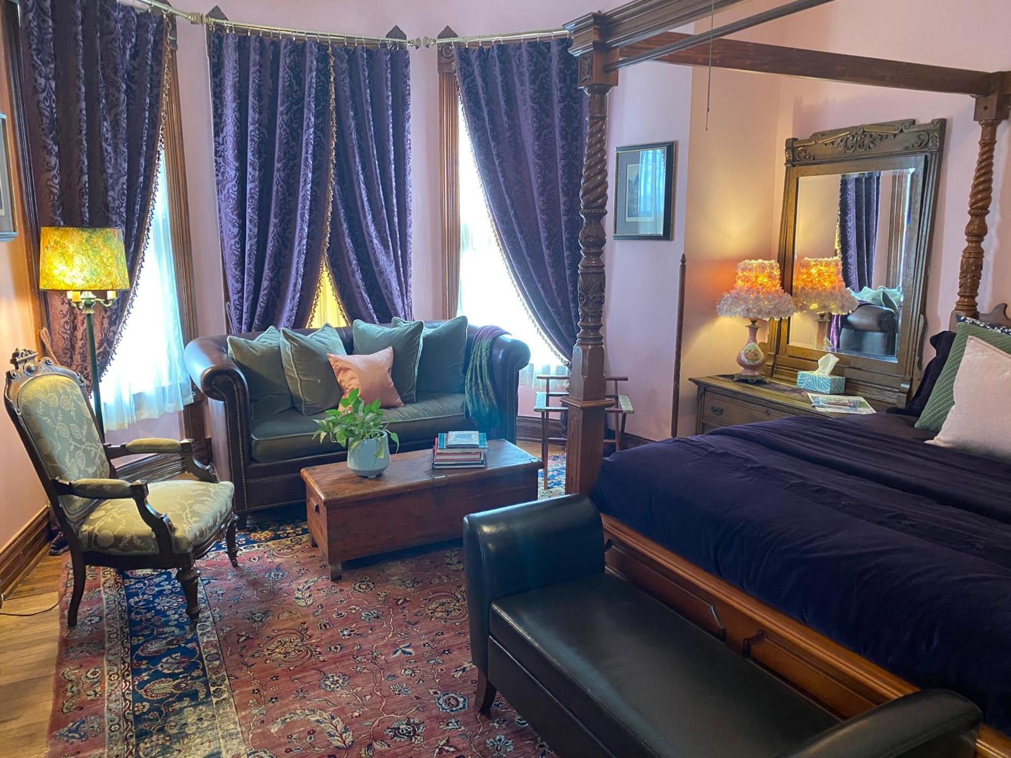 Vineyard Mansion B&B Сейнт Джоузеф Екстериор снимка