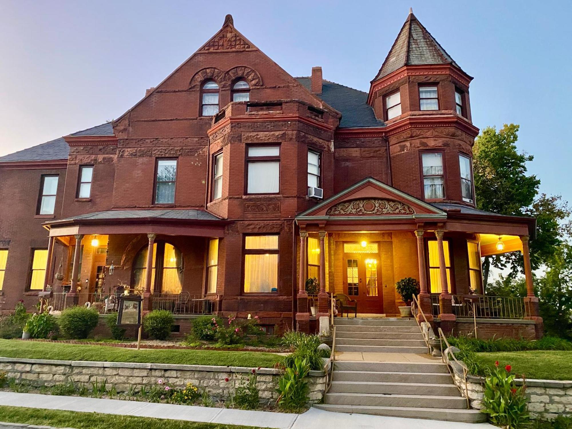 Vineyard Mansion B&B Сейнт Джоузеф Екстериор снимка