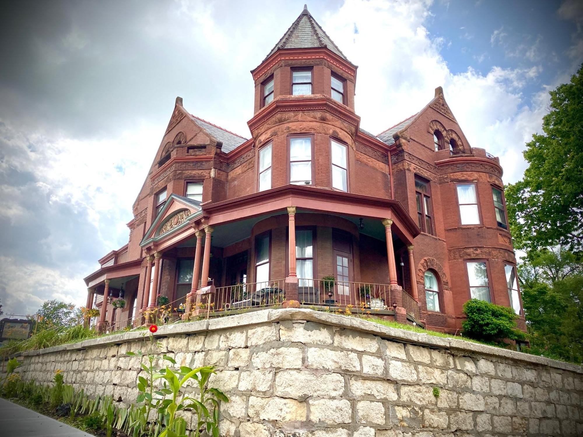 Vineyard Mansion B&B Сейнт Джоузеф Екстериор снимка